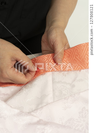 Sew a collar onto the collar of the undergarment Sew a collar onto the collar of the undergarment 127808121