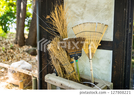 東京府中市鄉土體驗館的掃帚 127808221
