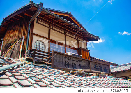 [Kyoto Scenery] The charming Kyoto townhouses along the approach to Kiyomizu-dera Temple 127808455