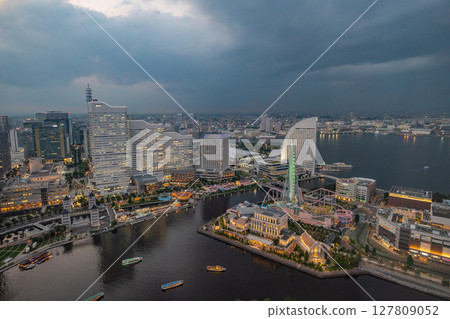 Night view of Minatomirai, Yokohama City, Kanagawa Prefecture 127809052
