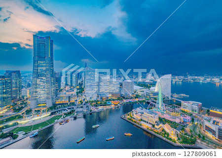 Night view of Minatomirai, Yokohama City, Kanagawa Prefecture Night view of Minatomirai, Yokohama City, Kanagawa Prefecture 127809061
