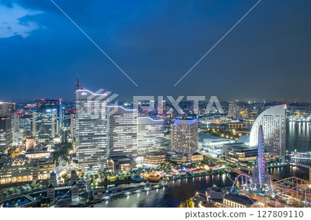 Night view of Minatomirai, Yokohama City, Kanagawa Prefecture 127809110