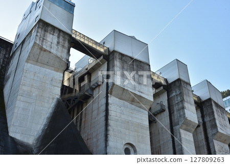 日吉水壩弧形閘門（京都府南丹市） 127809263