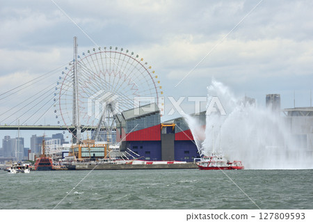 Fireboat in the sailing ship parade in Osaka Port 127809593
