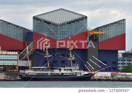 Tall Ship Parade in Osaka Port 127809597