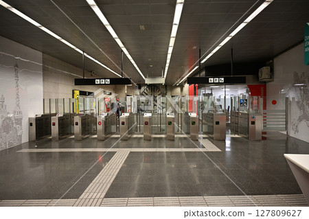 Suo-perineum: Lesseps Station, the closest station to Park Güell Suo-perineum: Lesseps Station, the closest station to Park Güell 127809627