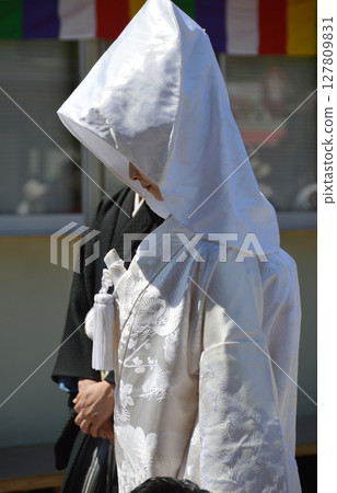 日式婚紗/神道教婚禮的日式新娘禮服範例 日式婚紗/神道教婚禮的日式新娘禮服範例 127809831