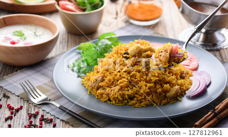 印度菜 雞肉比爾亞尼飯和酸奶沙拉(印度風味酸奶沙拉) 印度菜 雞肉比爾亞尼飯和酸奶沙拉(印度風味酸奶沙拉) 127812961