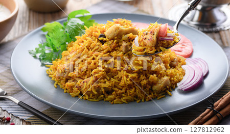 印度菜 雞肉比爾亞尼飯和酸奶沙拉(印度風味酸奶沙拉) 印度菜 雞肉比爾亞尼飯和酸奶沙拉(印度風味酸奶沙拉) 127812962