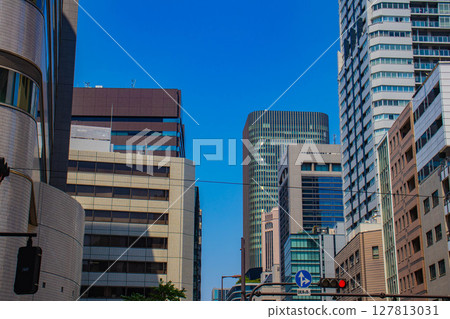 [Osaka scenery] Buildings along Yotsubashi-suji (from Nishi-Honmachi to the north end of Watanabebashi) 127813031