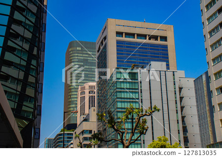 [Osaka scenery] Buildings along Yotsubashi-suji (from Nishi-Honmachi to the north end of Watanabebashi) 127813035