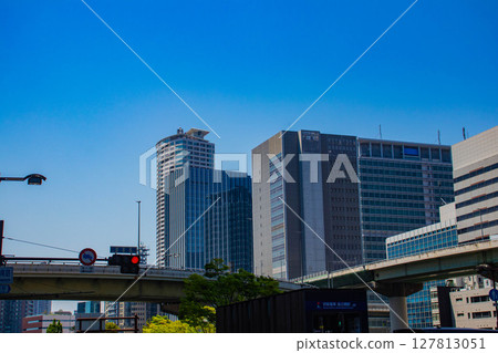 [Osaka scenery] Buildings along Yotsubashi-suji (from Nishi-Honmachi to the north end of Watanabebashi) 127813051