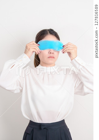 Business Woman with cold Eye Mask for concepts of Eye disease, Dry, Pain and Irritation eyes, Cataract, Glaucoma, Age Related Macular Degeneration, Conjunctivitis, World Glaucoma day and health 127816589