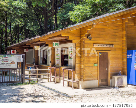 Barbecue site "Komorebi no Mori Outdoor Center" reception building (inside the 21st Century Forest and Square, Matsudo City, Chiba Prefecture) 127817085