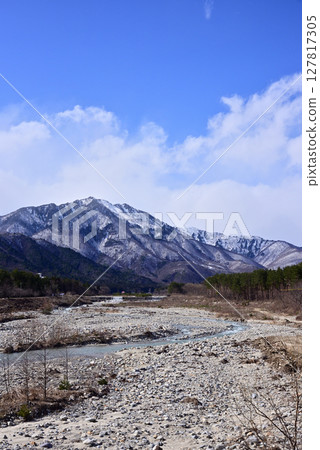 Omachi City scenery - View of snow-capped mountains from Kashima Bridge - Omachi City scenery - View of snow-capped mountains from Kashima Bridge - 127817305
