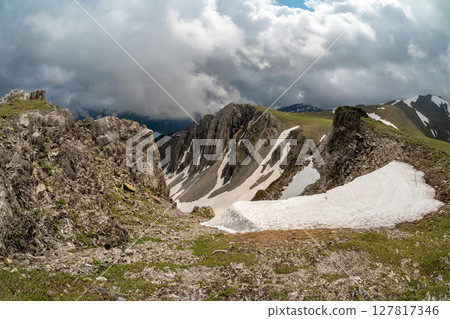 A snowy ledge on the edge of a cliff 127817346