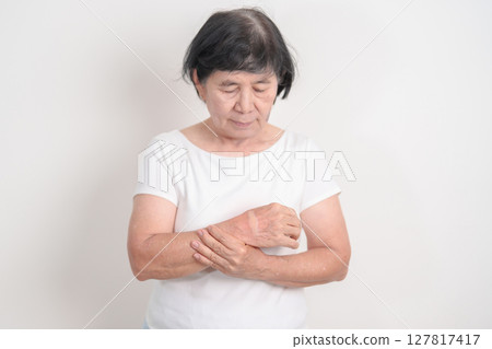 Elderly Woman having wrist pain with Medicated pain relief patch plaster for Carpal Tunnel Syndrome, Wrist Tendinitis, muscle ache, De Quervain s tenosynovitis, Hand Osteoarthritis and Senior health Elderly Woman having wrist pain with Medicated pain relief patch plaster for Carpal Tunnel Syndrome, Wrist Tendinitis, muscle ache, De Quervain s tenosynovitis, Hand Osteoarthritis and Senior health 127817417