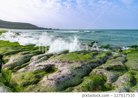Dynamic Waves Crashing on Laomei Green Reef in Shimen New Taipei City. 127817510