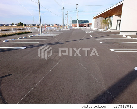 Parking lot in office / Parking lot adjacent to a small office in town (new construction/rebuild) Parking lot in office / Parking lot adjacent to a small office in town (new construction/rebuild) 127818013