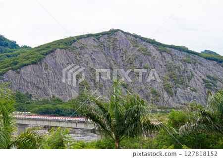 [Taiwan/Taitung County] Liji Badlands and Liji Bridge 127818152