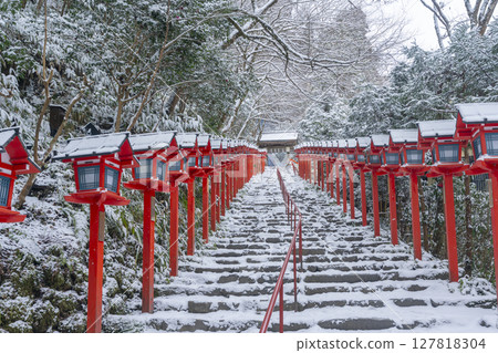 京都的冬天：貴船神社：春日燈籠林立的美麗參拜道 127818304