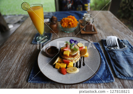 Bali Seminyak Cafe 127818821