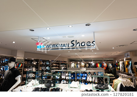 #WorkmanGirl Shopping at Tokyu Department Store Kichijoji Branch, Workman Shoes, Kichijoji Honmachi, Musashino City, Tokyo 127820181