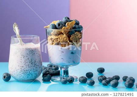 Blueberry dessert with rye flakes and smoothie with chia seeds. 127821491
