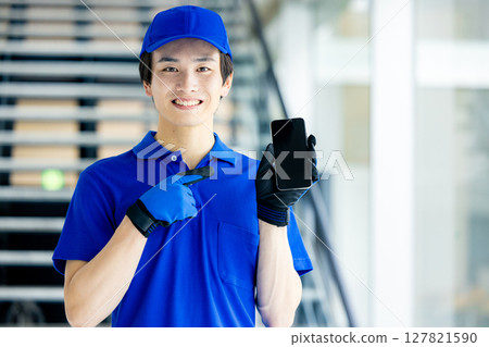Delivery man with smartphone Delivery man with smartphone 127821590