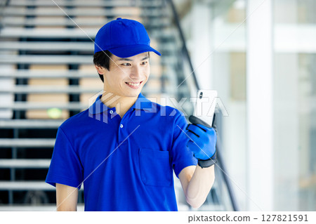 Delivery man with smartphone Delivery man with smartphone 127821591