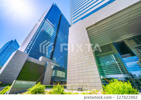 Tokyo cityscape, Japan: A ray of hope for a new era...View of Sumitomo Real Estate Toranomon Tower and other buildings 127822902