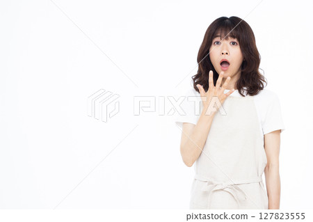 Surprised housewife 127823555