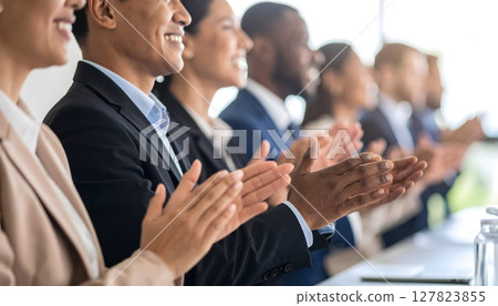 Applauding business group 127823855
