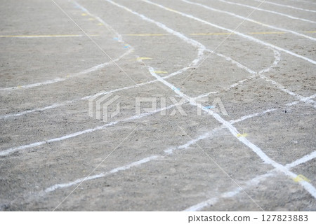 Curved white lines on the grounds at the athletic meet venue 127823883