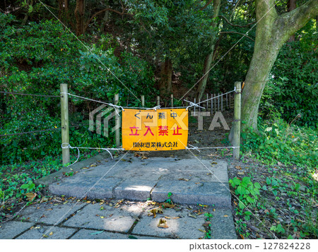 松戶市博物館進行燻蒸作業期間，「21世紀森林與廣場」散步道上的路障禁止通行 127824228