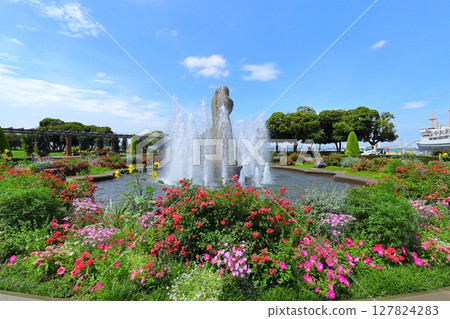 Landscape of Yokohama Yamashita Park Landscape of Yokohama Yamashita Park 127824283