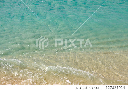 Transparent sea 127825924