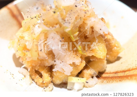Fragrant and refreshing! Izakaya chicken skin with ponzu sauce Fragrant and refreshing! Izakaya chicken skin with ponzu sauce 127826323