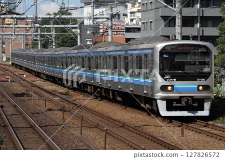 Rinkai Line 70-000 series Z8 train passing through Takadanobaba 127826572