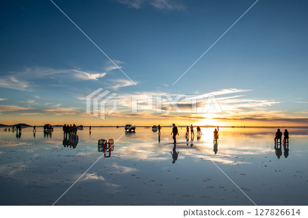 A view you must see before you die: Bolivia's Uyuni Salt Flats at sunset 127826614