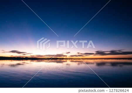 A view you must see before you die: Bolivia's Uyuni Salt Flats at sunrise 127826624