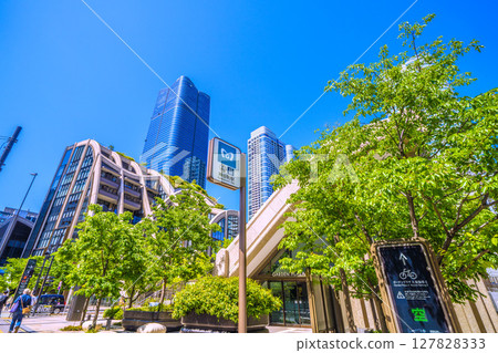 日本東京的街景：新時代的開始…（熙熙攘攘的外國遊客）麻布台山的景色等=21世紀 127828333