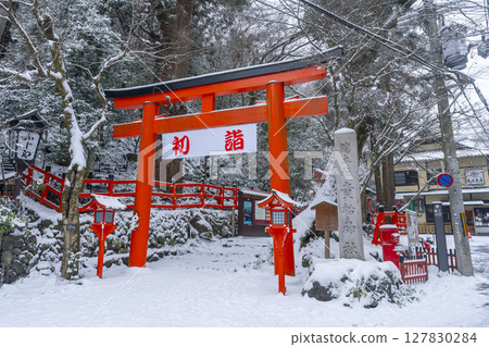 京都的冬天：貴船神社、第二鳥居和主要通道 127830284