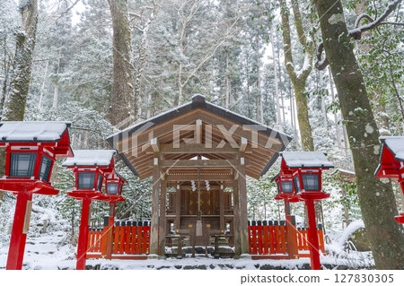 Winter in Kyoto: Kifune Shrine (Chūgū) Main Hall 127830305
