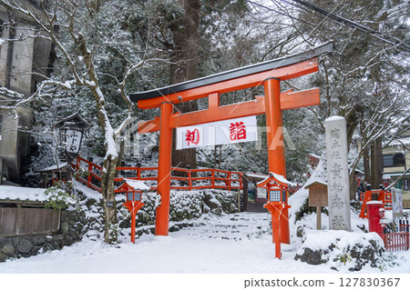 Winter in Kyoto: Kifune Shrine, second torii gate Winter in Kyoto: Kifune Shrine, second torii gate 127830367