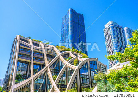 日本東京的街景：新時代的開始…（熙熙攘攘的外國遊客）麻布台山的景色等=21世紀 127830891