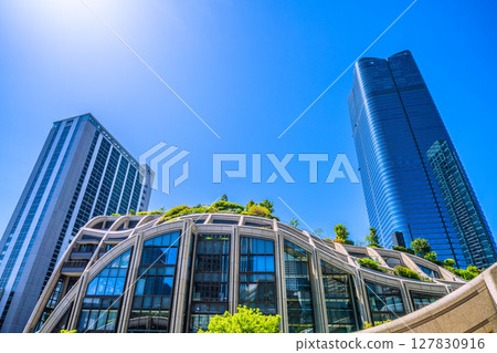 Tokyo cityscape in Japan: A new era begins... (bustling with foreign tourists) View of Azabudai Hills, etc. = 21st Tokyo cityscape in Japan: A new era begins... (bustling with foreign tourists) View of Azabudai Hills, etc. = 21st 127830916