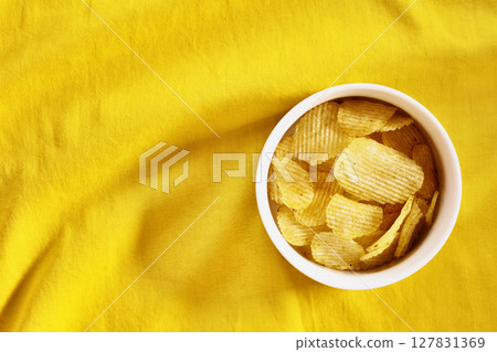 White bowl with potato chips 127831369