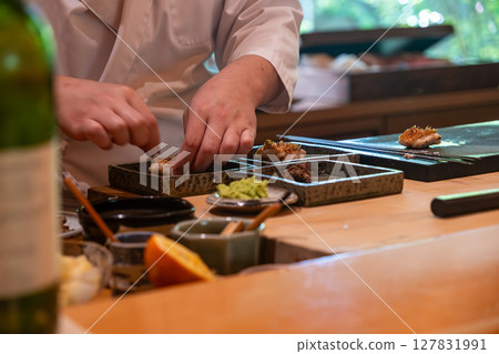 [#Japanese restaurant] Chef's hands 127831991