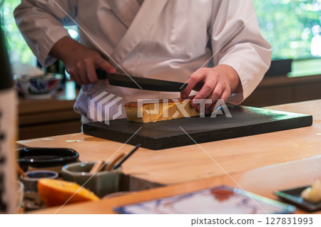 [#Japanese restaurant] Chef's hands 127831993